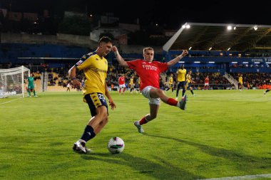 Felix Bacher ve Kerem Akturkoglu Liga Portekiz maçı sırasında Estoril Praia ve SL Benfica takımları arasında Estadio Antonio Coimbra da Mota (Maciej Rogowski)