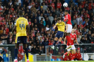 Jandro Orellana ve Florentino Luis Liga Portekiz maçı sırasında Estoril Praia ve SL Benfica takımları arasında Estadio Antonio Coimbra da Mota (Maciej Rogowski)