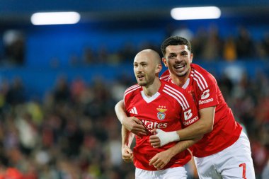 Fredrik Aursnes ve Zeki Amdouni, Estadio Antonio Coimbra da Mota 'da oynayan GD Estoril Praia ve SL Benfica takımları arasındaki Liga Portekiz maçında gol attıktan sonra kutlama yaparken görüldü (Maciej Rogowski)