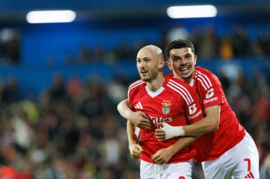 Fredrik Aursnes ve Zeki Amdouni, Estadio Antonio Coimbra da Mota 'da oynayan GD Estoril Praia ve SL Benfica takımları arasındaki Liga Portekiz maçında gol attıktan sonra kutlama yaparken görüldü (Maciej Rogowski)