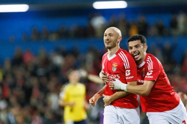 Fredrik Aursnes ve Zeki Amdouni, Estadio Antonio Coimbra da Mota 'da oynayan GD Estoril Praia ve SL Benfica takımları arasındaki Liga Portekiz maçında gol attıktan sonra kutlama yaparken görüldü (Maciej Rogowski)