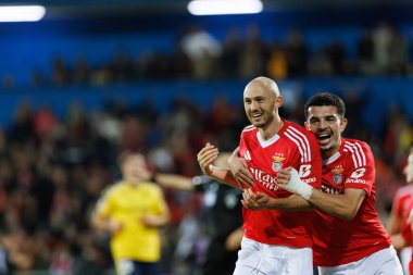 Fredrik Aursnes ve Zeki Amdouni, Estadio Antonio Coimbra da Mota 'da oynayan GD Estoril Praia ve SL Benfica takımları arasındaki Liga Portekiz maçında gol attıktan sonra kutlama yaparken görüldü (Maciej Rogowski)