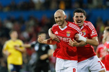 Fredrik Aursnes ve Zeki Amdouni, Estadio Antonio Coimbra da Mota 'da oynayan GD Estoril Praia ve SL Benfica takımları arasındaki Liga Portekiz maçında gol attıktan sonra kutlama yaparken görüldü (Maciej Rogowski)