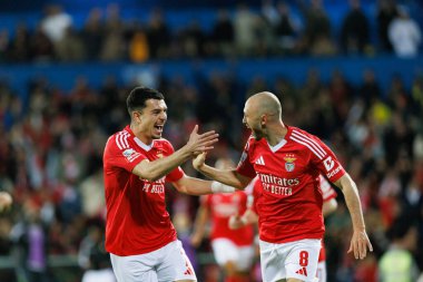 Zeki Amdouni ve Fredrik Aursnes, Liga Portekiz maçı sırasında Estoril Praia ve SL Benfica takımları arasında Estadio Antonio Coimbra da Mota (Maciej Rogowski)