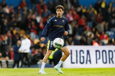 Jandro Orellana, Liga Portekiz maçı sırasında Estoril Praia ve SL Benfica takımları arasında Estadio Antonio Coimbra da Mota 'da (Maciej Rogowski)