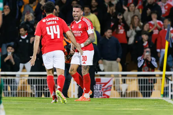 Nicolas Otamendi, Liga Portekiz maçında GD Estoril Praia ile Estadio Antonio Coimbra da Mota (Maciej Rogowski)
