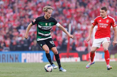 Morten Hjulmand, Liga Portekiz maçı sırasında SL Benfica ve Sporting CP (Maciej Rogowski) takımları arasında görüldü.)