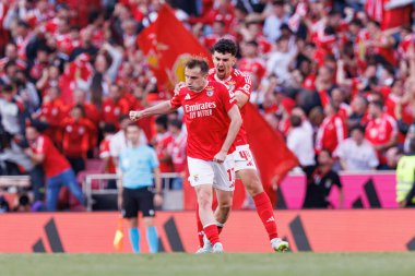 Tomas Araujo ve Kerem Akturkoglu, SL Benfica ve Sporting CP (Maciej Rogowski) takımları arasında oynanan Liga Portekiz maçında gol attıktan sonra kutlama yaparken görüldü.)