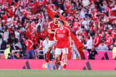 Tomas Araujo ve Kerem Akturkoglu, SL Benfica ve Sporting CP (Maciej Rogowski) takımları arasında oynanan Liga Portekiz maçında gol attıktan sonra kutlama yaparken görüldü.)