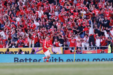 Kerem Akturkoglu, SL Benfica ve Sporting CP (Maciej Rogowski) takımları arasındaki Liga Portekiz maçında gol attıktan sonra kutlama yaparken görüldü.)