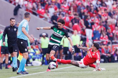 Francisco Trincao ve Nicolas Otamendi Liga Portekiz maçı sırasında SL Benfica ve Sporting CP (Maciej Rogowski)