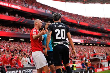 Fredrik Aursnes ve Maximiliano Araujo, Liga Portekiz maçı sırasında SL Benfica ve Sporting CP (Maciej Rogowski)