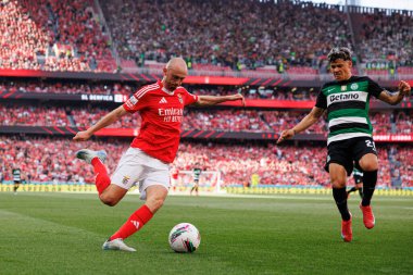 Fredrik Aursnes ve Maximiliano Araujo, Liga Portekiz maçı sırasında SL Benfica ve Sporting CP (Maciej Rogowski)