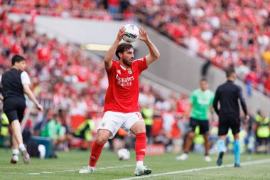 Orkun Kokcu, Liga Portekiz maçı sırasında SL Benfica ve Sporting CP (Maciej Rogowski) takımları arasında görüldü.)