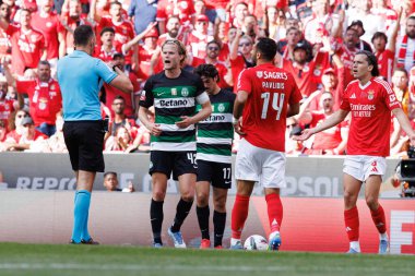 SL Benfica ve Sporting CP (Maciej Rogowski) takımları arasında oynanan Liga Portekiz maçında her iki takımın oyuncuları)