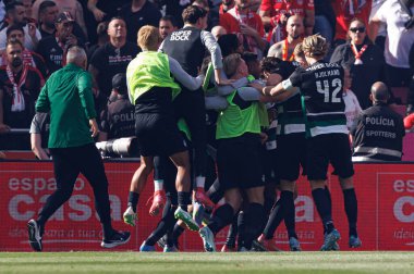 SL Benfica ve Sporting CP (Maciej Rogowski) takımları arasında Liga Portekiz maçında Francisco Trincao 'dan gol üstüne gol atarken görüldü.)
