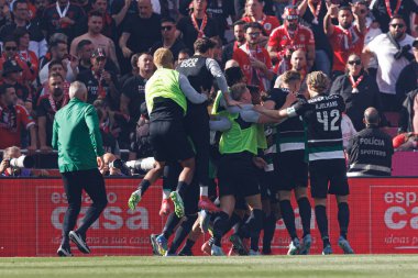 SL Benfica ve Sporting CP (Maciej Rogowski) takımları arasında Liga Portekiz maçında Francisco Trincao 'dan gol üstüne gol atarken görüldü.)