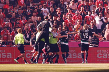SL Benfica ve Sporting CP (Maciej Rogowski) takımları arasında Liga Portekiz maçında Francisco Trincao 'dan gol üstüne gol atarken görüldü.)