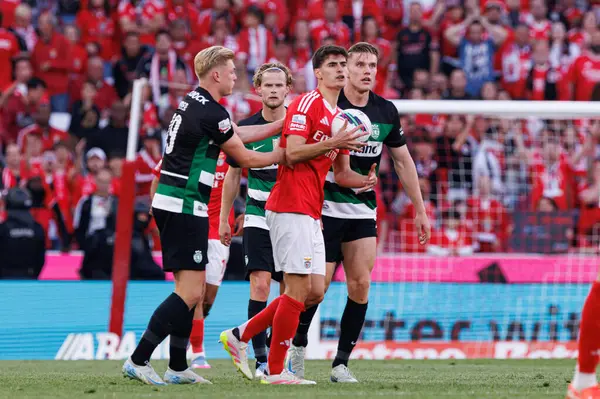 Conrad Harder, Antonio Silva ve Viktor Gyokeres, Liga Portekiz maçı sırasında SL Benfica ve Sporting CP (Maciej Rogowski)