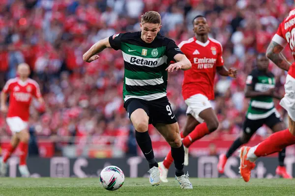 SL Benfica ve Sporting CP (Maciej Rogowski) takımları arasında Liga Portekiz maçında Viktor Gyokeres görüldü)