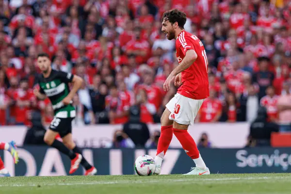 Orkun Kokcu, Liga Portekiz maçı sırasında SL Benfica ve Sporting CP (Maciej Rogowski) takımları arasında görüldü.)