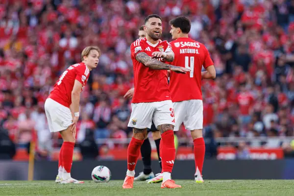 Nicolas Otamendi Liga Portekiz maçı sırasında SL Benfica ve Sporting CP (Maciej Rogowski) takımları arasında görüldü.)