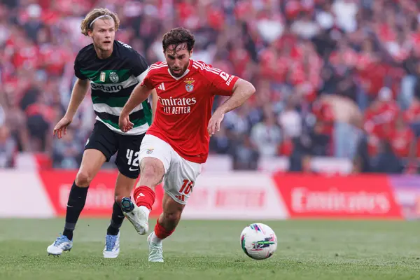 Morten Hjulmand ve Orkun Kokcu, Liga Portekiz maçı sırasında SL Benfica ve Sporting CP (Maciej Rogowski)