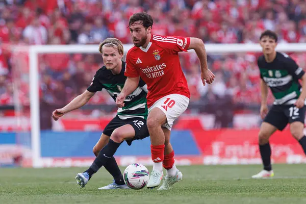 Morten Hjulmand ve Orkun Kokcu, Liga Portekiz maçı sırasında SL Benfica ve Sporting CP (Maciej Rogowski)