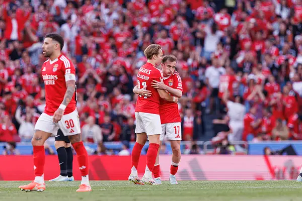 Andreas Schjelderup ve Kerem Akturkoglu, Liga Portekiz maçında SL Benfica ve Sporting CP (Maciej Rogowski)