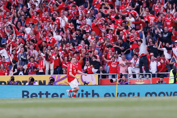 Kerem Akturkoglu, SL Benfica ve Sporting CP (Maciej Rogowski) takımları arasındaki Liga Portekiz maçında gol attıktan sonra kutlama yaparken görüldü.)