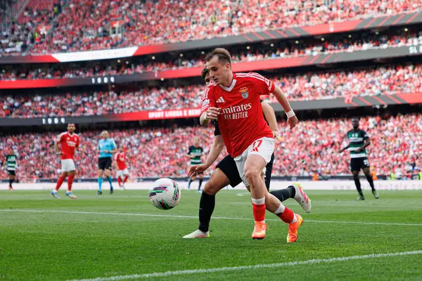 SL Benfica ve Sporting CP (Maciej Rogowski) takımları arasında Liga Portekiz maçında Kerem Akturkoglu ve Eduardo Quaresma görüldü)