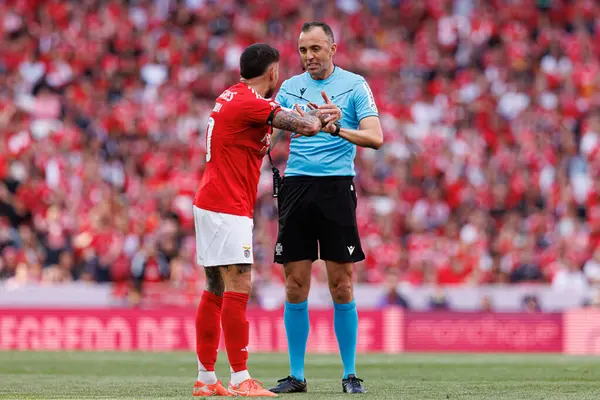 Nicolas Otamendi ve Joao Pedro Pinheiro, Liga Portekiz maçı sırasında SL Benfica ve Sporting CP (Maciej Rogowski)