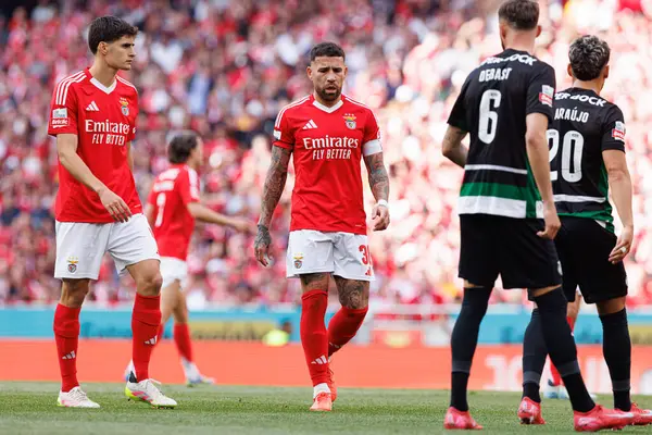 Nicolas Otamendi Liga Portekiz maçı sırasında SL Benfica ve Sporting CP (Maciej Rogowski) takımları arasında görüldü.)