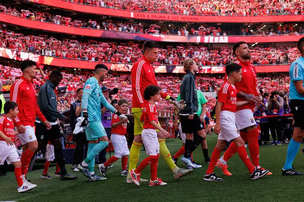 Anatoliy Trubin ve Nicolas Otamendi Liga Portekiz maçı sırasında SL Benfica ve Sporting CP (Maciej Rogowski)