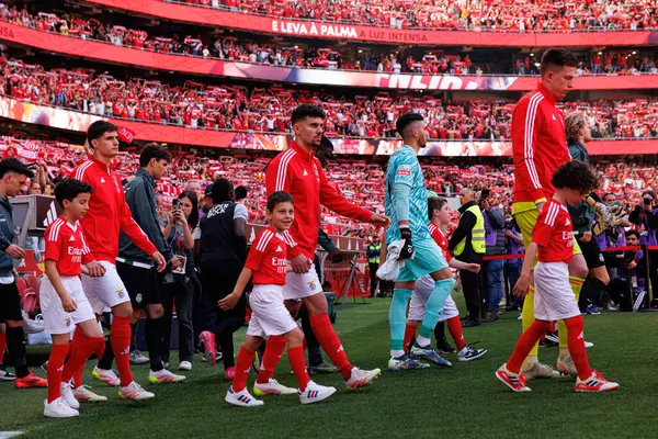 Antonio Silva, Tomas Araujo ve Anatoliy Trubin Liga Portekiz maçı sırasında SL Benfica ve Sportif CP (Maciej Rogowski) takımları arasında görüldü.)
