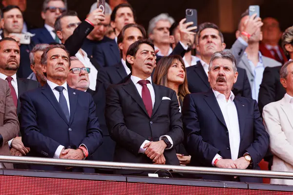 Rui Costa ve Toni, Liga Portekiz maçı sırasında SL Benfica ve Sporting CP (Maciej Rogowski) takımları arasında görüldü.)