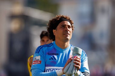 Guilermo Ochoa, Liga Portekiz maçı sırasında Estrela Amadora ve AVS Futebol SAD takımları arasında Estadio Jose Gomes 'de (Maciej Rogowski)