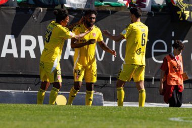 AVS oyuncuları Liga Portekiz maçı sırasında Estrela Amadora ve AVS Futebol SAD takımları arasında Estadio Jose Gomes (Maciej Rogowski)