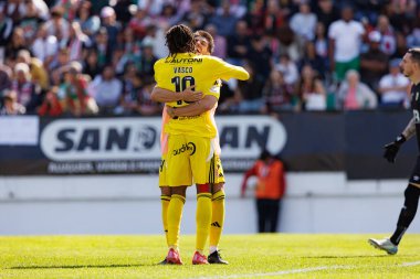 Vasco Lopes ve Lucas Piazon, Liga Portekiz maçı sırasında Estrela Amadora ve AVS Futebol SAD takımları arasında Estadio Jose Gomes 'de (Maciej Rogowski)