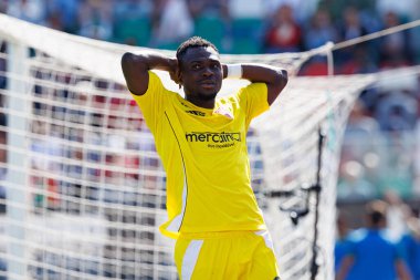 Babatunde Akinsola, Liga Portekiz maçı sırasında Estrela Amadora ve AVS Futebol SAD takımları arasında Estadio Jose Gomes 'de (Maciej Rogowski)