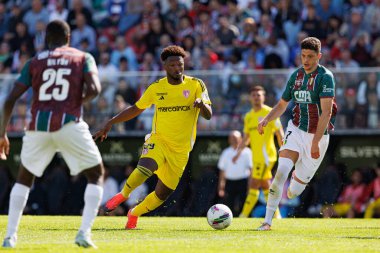 Ze Luis ve Renato Pantalon, Liga Portekiz maçı sırasında Estrela Amadora ve AVS Futebol SAD takımları arasında Estadio Jose Gomes 'de (Maciej Rogowski)