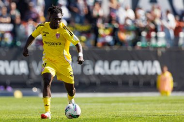 Babatunde Akinsola, Liga Portekiz maçı sırasında Estrela Amadora ve AVS Futebol SAD takımları arasında Estadio Jose Gomes 'de (Maciej Rogowski)