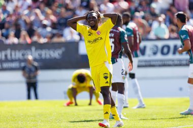 Babatunde Akinsola, Liga Portekiz maçı sırasında Estrela Amadora ve AVS Futebol SAD takımları arasında Estadio Jose Gomes 'de (Maciej Rogowski)