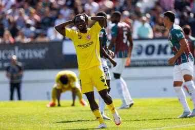 Babatunde Akinsola, Liga Portekiz maçı sırasında Estrela Amadora ve AVS Futebol SAD takımları arasında Estadio Jose Gomes 'de (Maciej Rogowski)