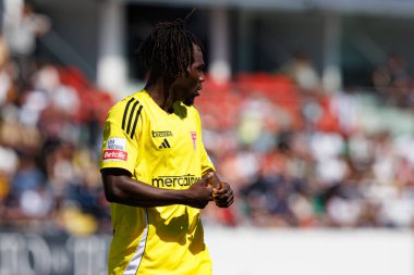 Babatunde Akinsola, Liga Portekiz maçı sırasında Estrela Amadora ve AVS Futebol SAD takımları arasında Estadio Jose Gomes 'de (Maciej Rogowski)