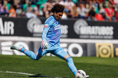 Guilermo Ochoa, Liga Portekiz maçı sırasında Estrela Amadora ve AVS Futebol SAD takımları arasında Estadio Jose Gomes 'de (Maciej Rogowski)