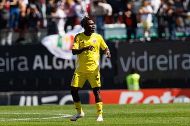 Babatunde Akinsola, Liga Portekiz maçı sırasında Estrela Amadora ve AVS Futebol SAD takımları arasında Estadio Jose Gomes 'de (Maciej Rogowski)