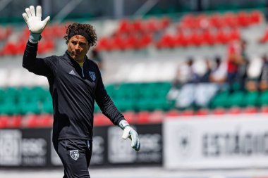 Guillermo Ochoa, Liga Portekiz maçı sırasında Estrela Amadora ve AVS Futebol SAD takımları arasında Estadio Jose Gomes 'de (Maciej Rogowski)