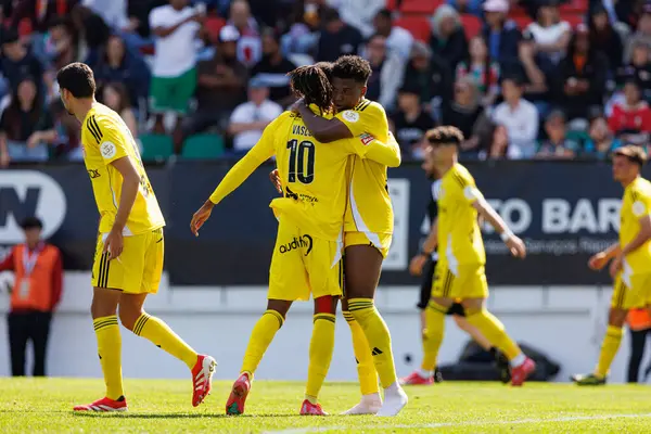 Vasco Lopes ve John Mercado, Liga Portekiz maçı sırasında Estrela Amadora ve AVS Futebol SAD takımları arasında Estadio Jose Gomes 'de (Maciej Rogowski)