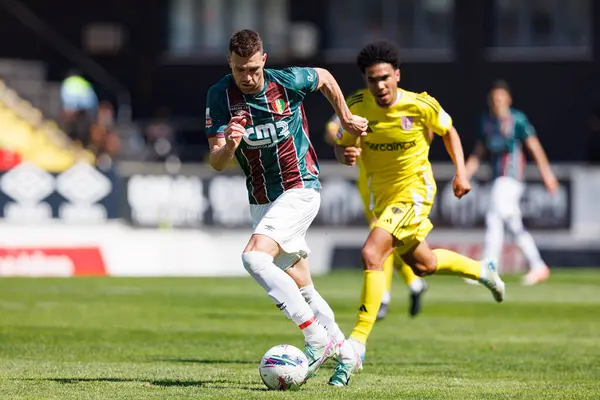 Leonel Bucca, Liga Portekiz maçı sırasında Estrela Amadora ve AVS Futebol SAD takımları arasında Estadio Jose Gomes 'de (Maciej Rogowski)